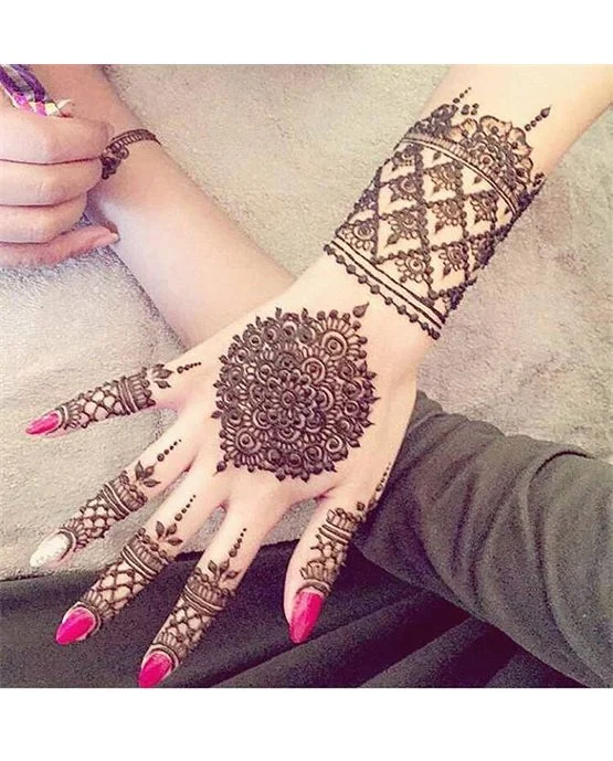 Majestic Droplet With Sunflower Along Back Hand Mehndi Design Majestic Droplet With Sunflower Along Back Hand Mehndi Design